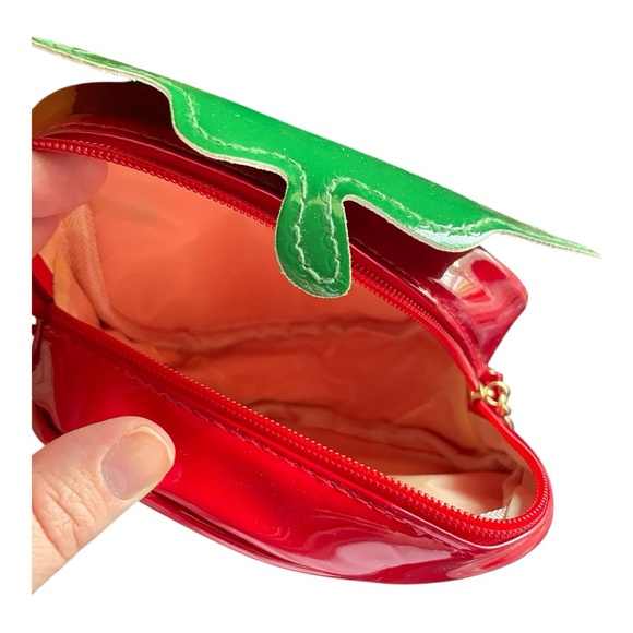 Strawberry-Shaped Red and Green Shoulder Small Bag - Picture 5 of 10